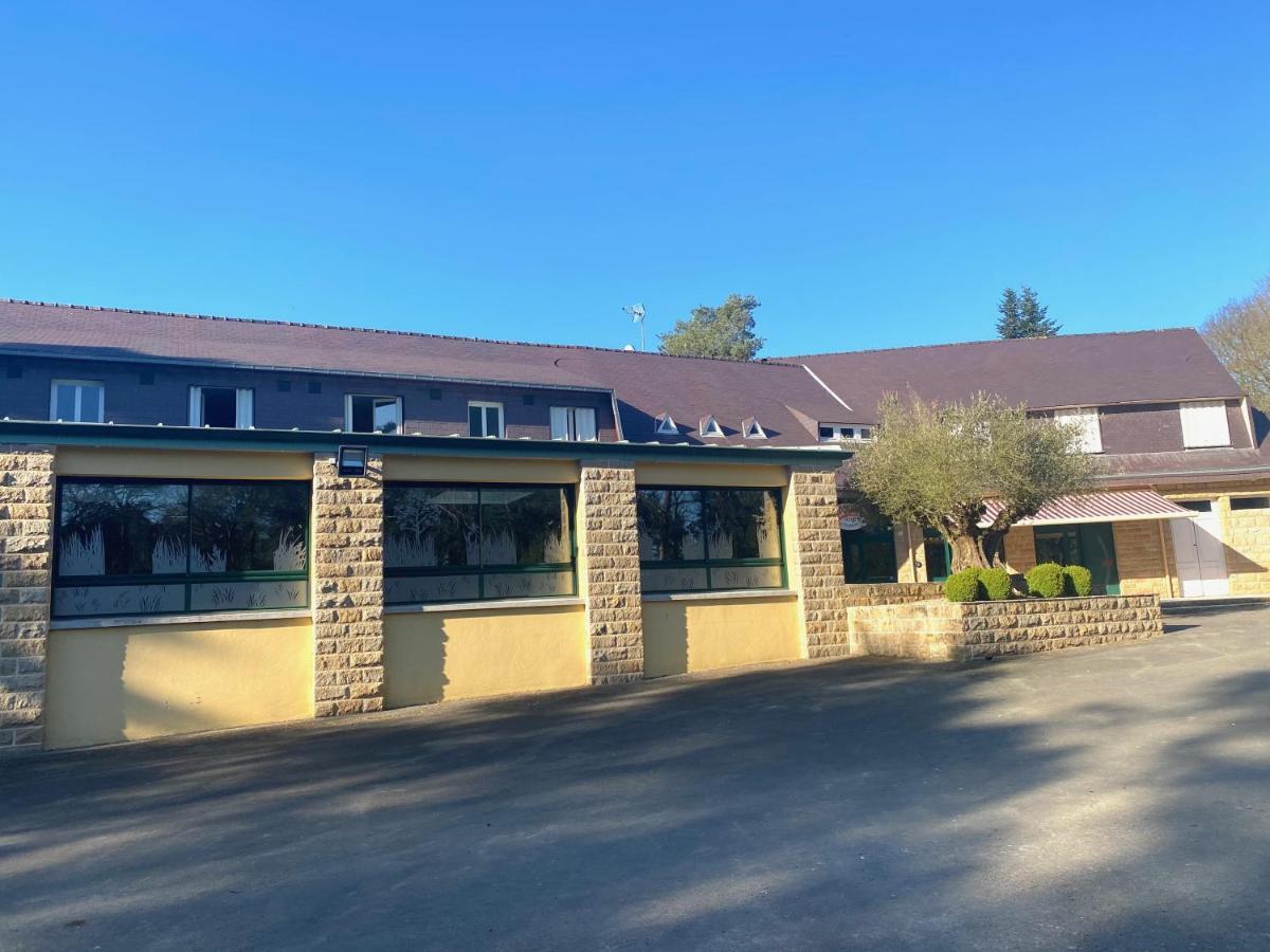 Hotel Roc Land Les Portes du Coglais Exteriör bild